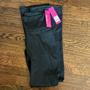 NWT Lilly Pulitzer UPF 50+ Luxletic 31.5” Carpe Vita Flare Legging Onyx S
